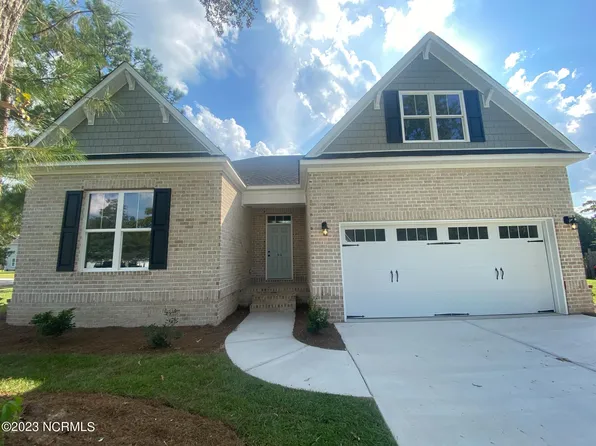 94 Grand Oaks Boulevard, Rocky Point, NC 28457