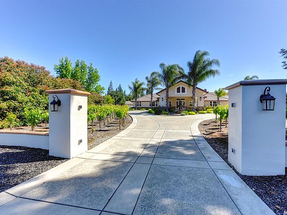 5th image of 205 Golden Hill Ct