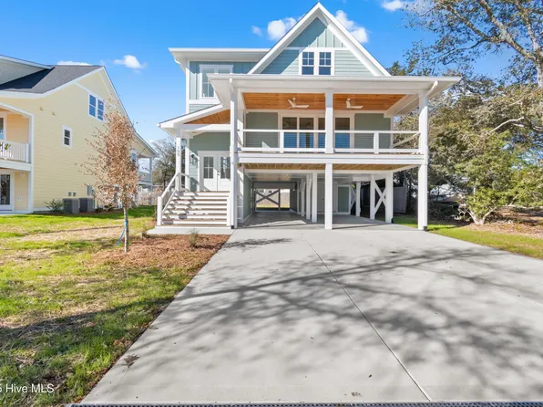 105 NE 64th Street, Oak Island, NC 28465