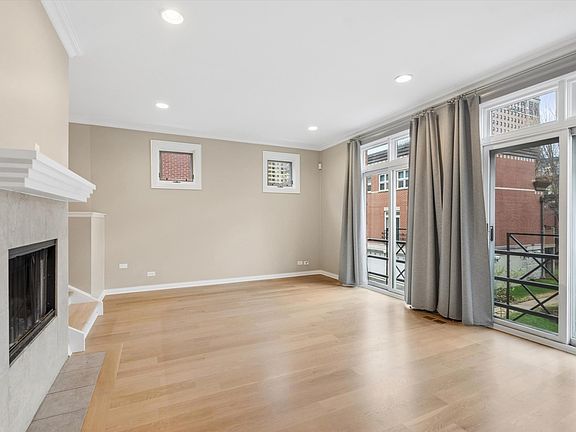 3rd image of 1522 S Prairie Ave Unit Q