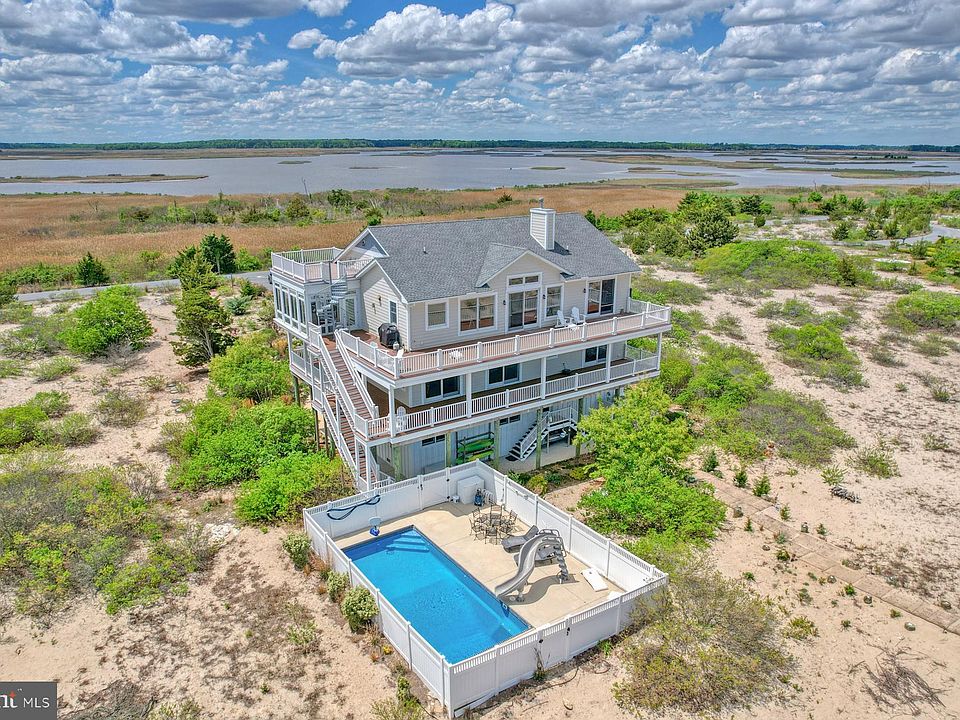 1st image of 2118 N Bay Shore Dr