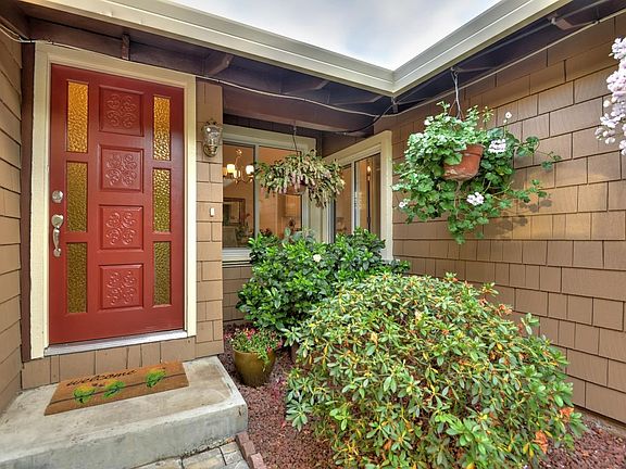 4th image of 1076 Clematis Dr