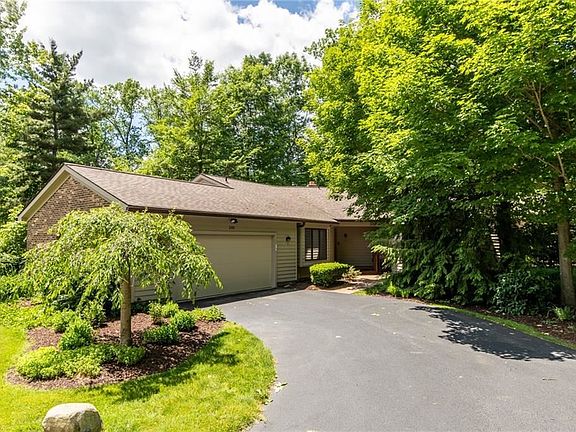 3rd image of 240 Twin Creeks Dr