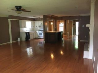 427 S Meadowbrook Ln, Olathe, KS 66062