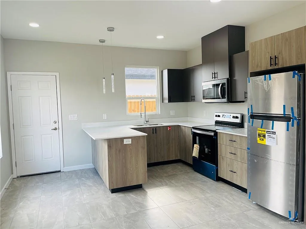 3 bed, 2.0 bath, 1040 sqft, $1,350 — Photo 4