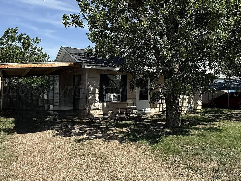 1033 Farley St — Photo 1