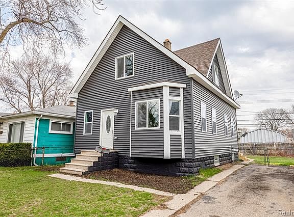 3rd image of 23770 Vassar Ave
