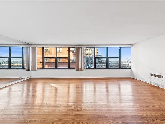 3rd image of 5801 N Sheridan Rd APT 2B