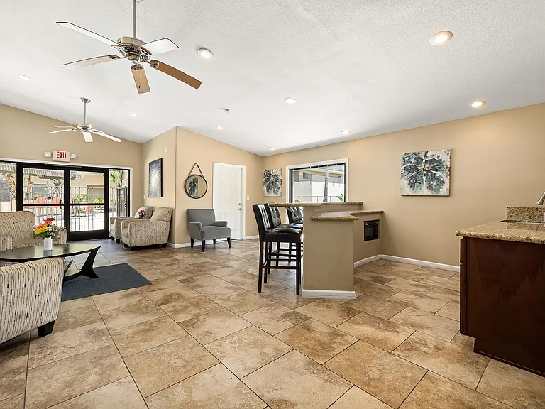 ORO Apartments — Photo 5