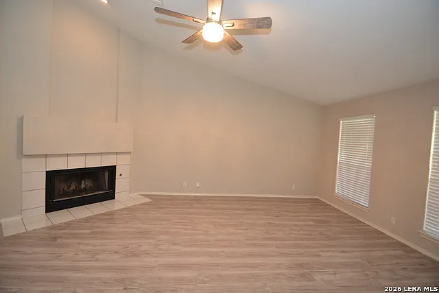 3 bed, 2.0 bath, 1786 sqft, $2,300 — Photo 3