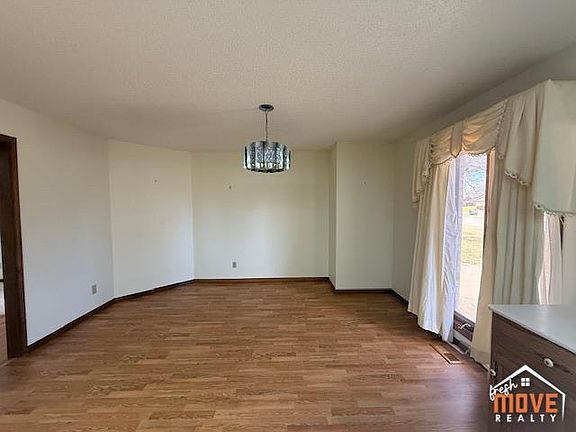 5th image of 321 Canna Ln