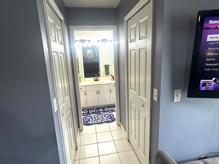 437 SW Parish Ter — Photo 10