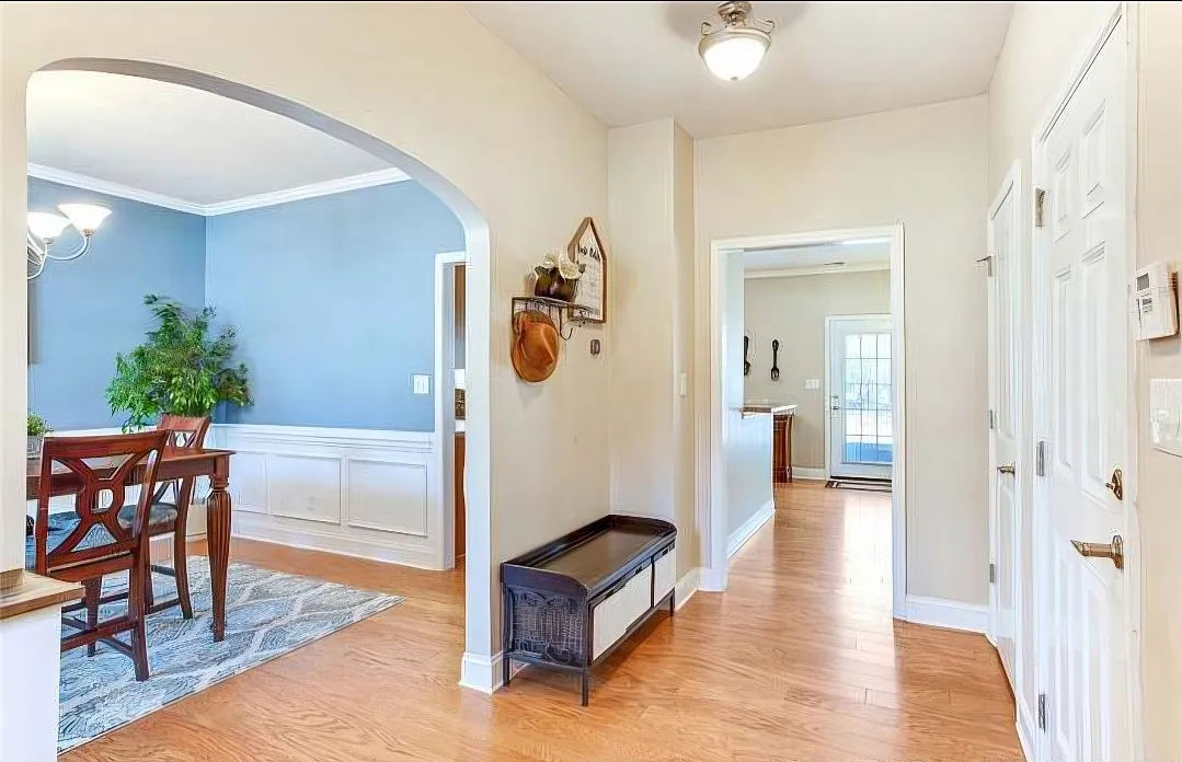 263 Pineridge Cv — Photo 2