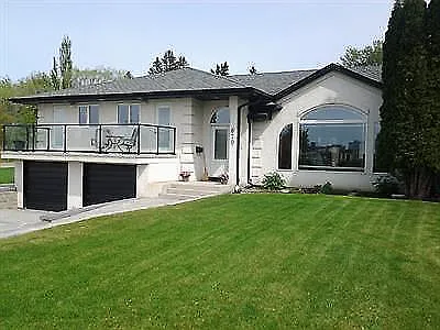 670 Sask Cres E, Saskatoon Executive Home | 3 Bedrooms | 3 Bathrooms — Photo 1