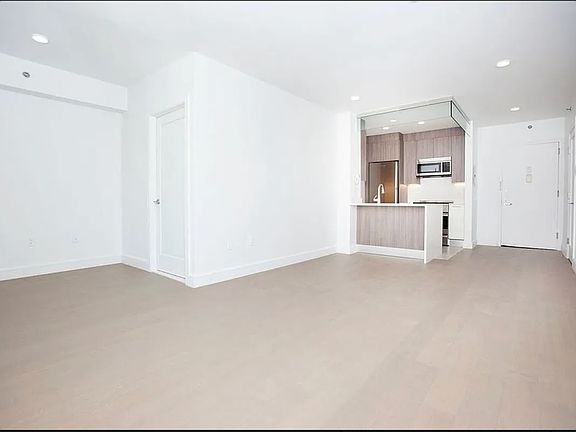 5th image of 311 W 50th St APT 5B