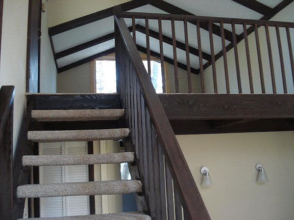 5th image of 202 Martin Ln