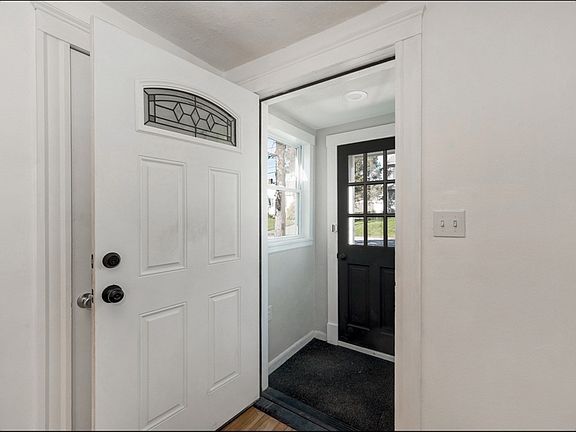5th image of 62 Clapp St