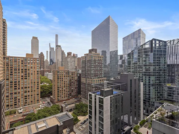 60 Riverside Boulevard image 8 of 20