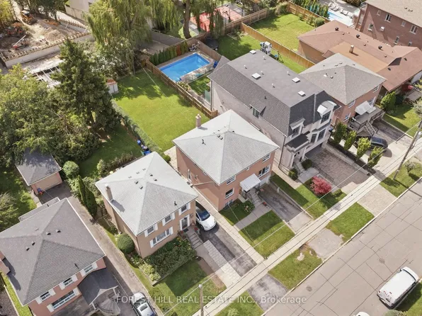 147 Viewmount Ave, Toronto, ON M6B 1T5