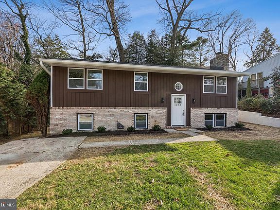 2nd image of 1041 Skyview Dr