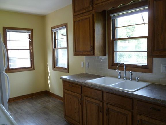 4th image of 847 Lovell Ave