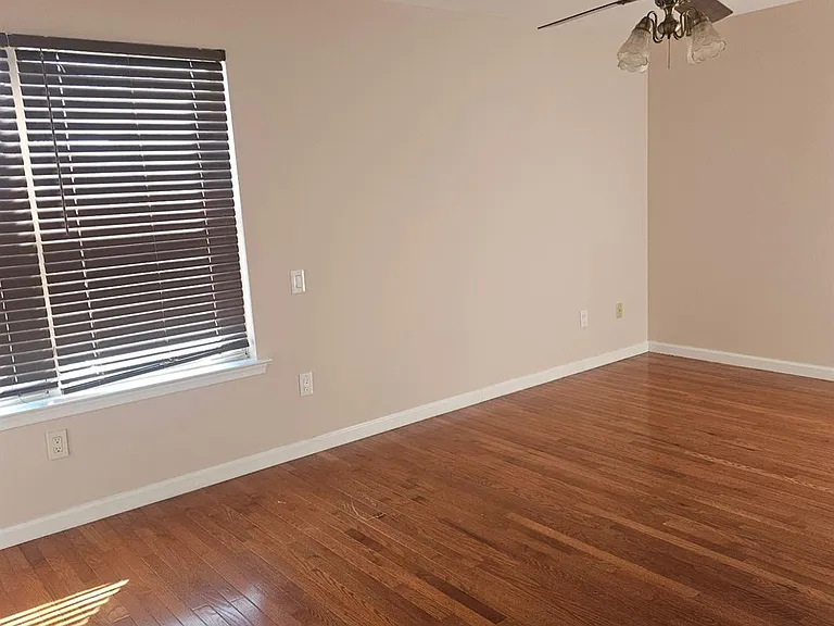 316 Ventnor Ct — Photo 13