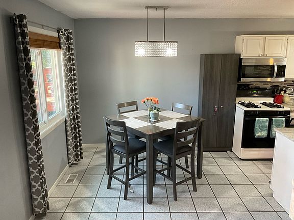 4th image of 1660 City View Dr #44