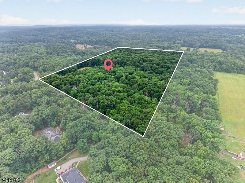 1st image of 41 FEATHERBED LANE