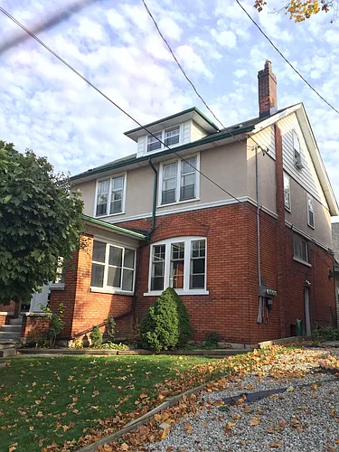 239 Queen St S #4 Photo 1
