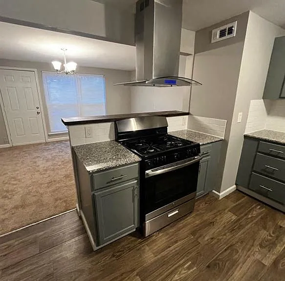 Skylark Point Apartments — Photo 12