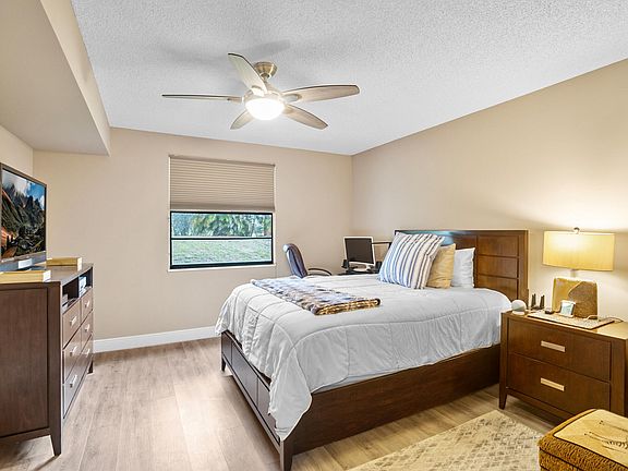 3rd image of 6061 Balboa Circle #102