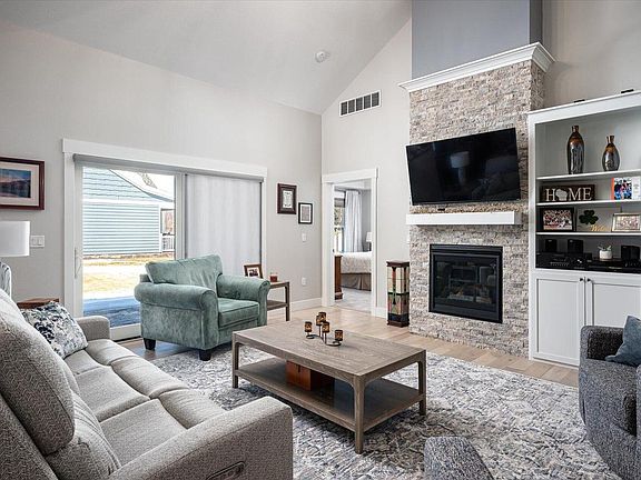 3rd image of 329 River POINT