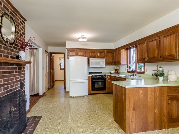 2nd image of 4122 Woodland Dr
