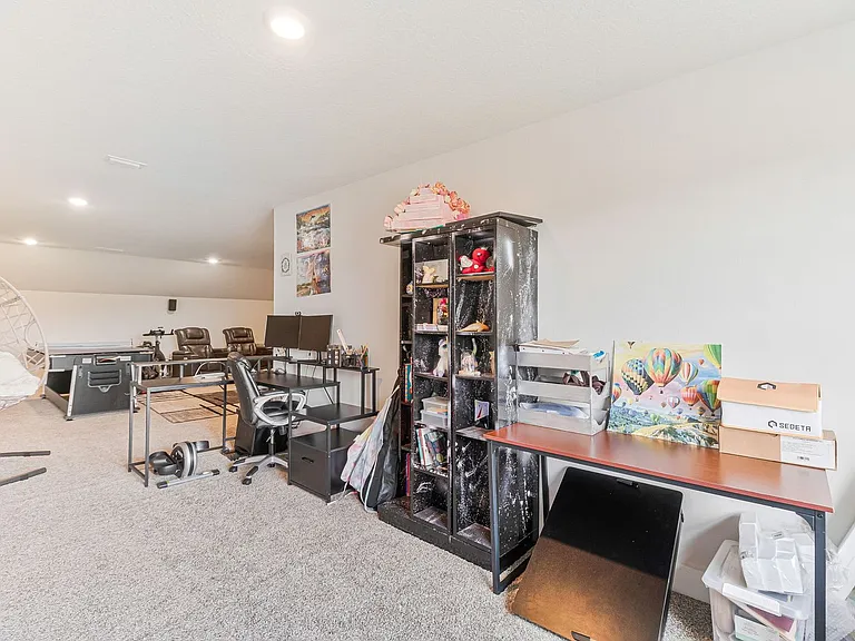 6076 Cherry Hill Cir — Photo 32