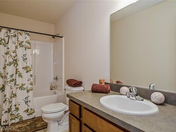 4th image of 839 E Harmony Dr