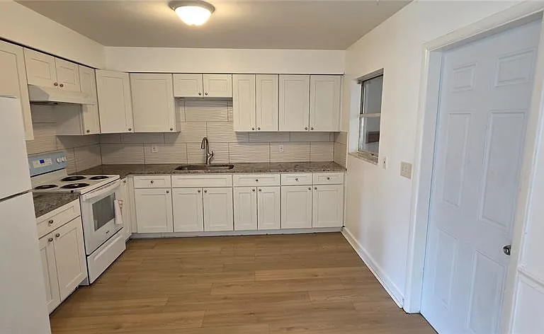 410 S Oakwood Ave — Photo 6