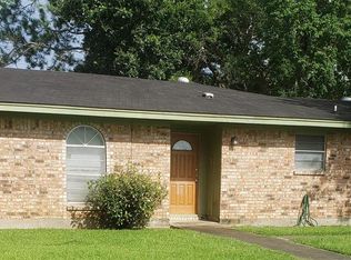 1136 N 4th St, Silsbee, TX 77656