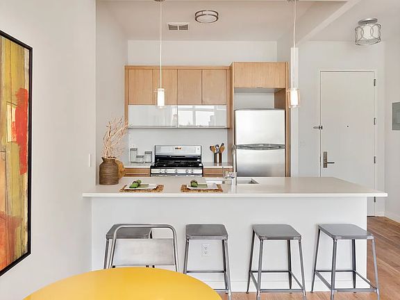 2nd image of 182 15th St #D1