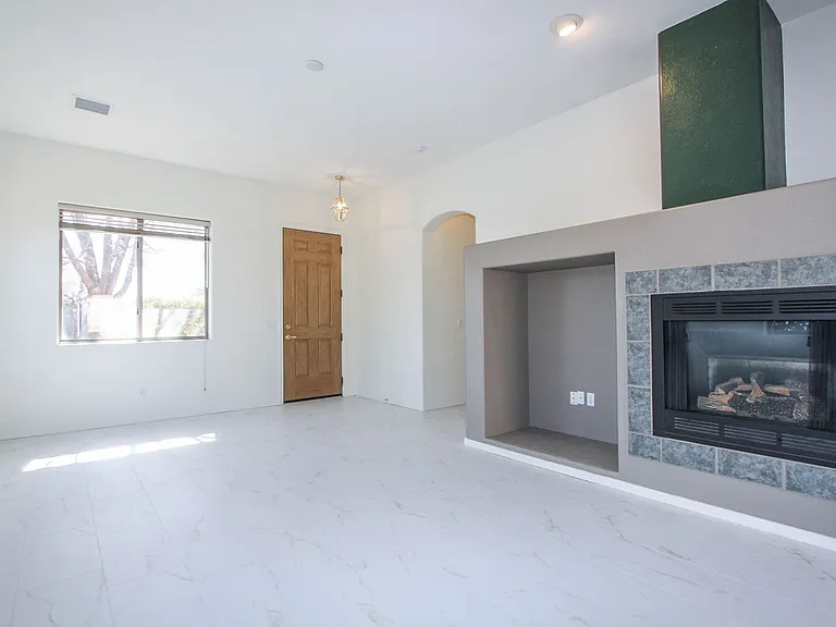 6910 E Yellowglen Dr — Photo 2