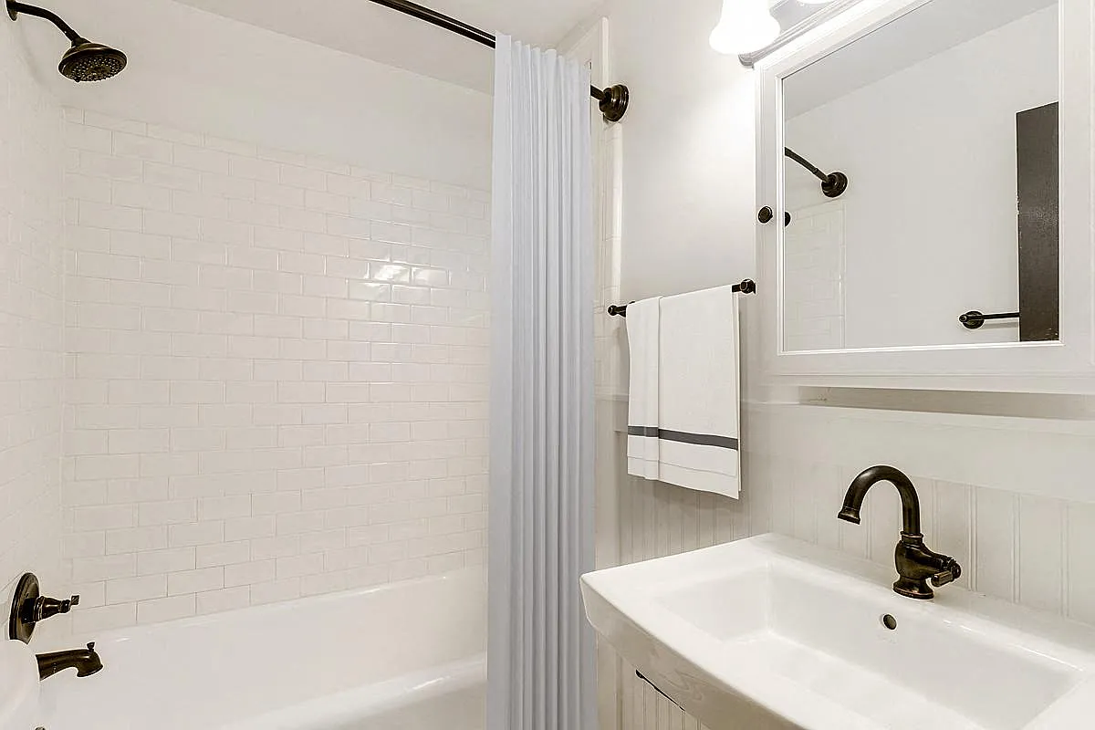 Eaton Apartments — Photo 4