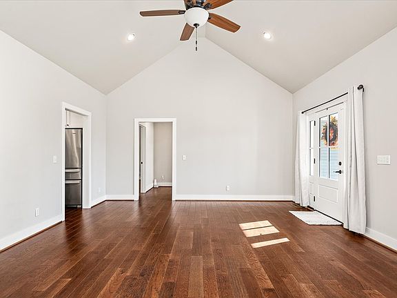 4th image of 408 Hillary Ct