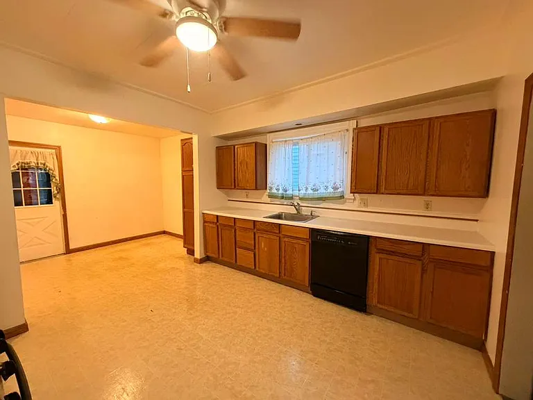 319 White St — Photo 6