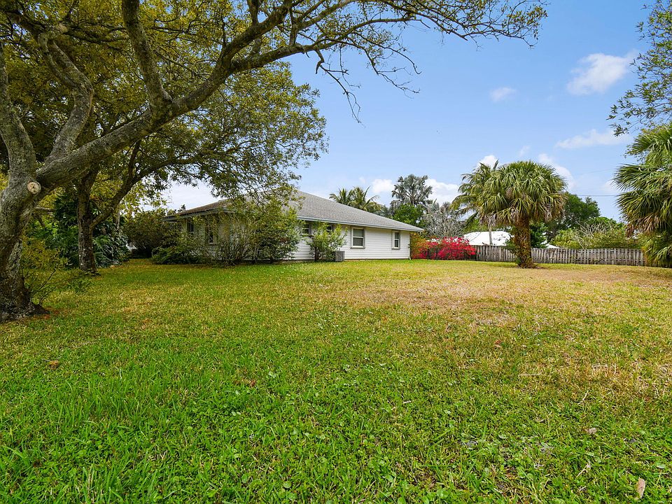1st image of 8415 SE Bayberry Terrace