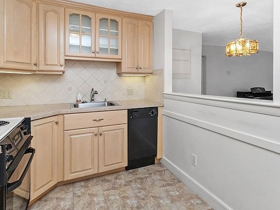 5th image of 40 Whitman Rd APT B-2