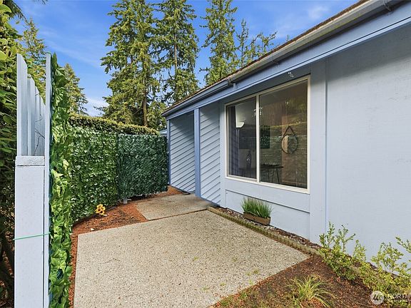 4th image of 4308 NE Sunset Blvd #V3