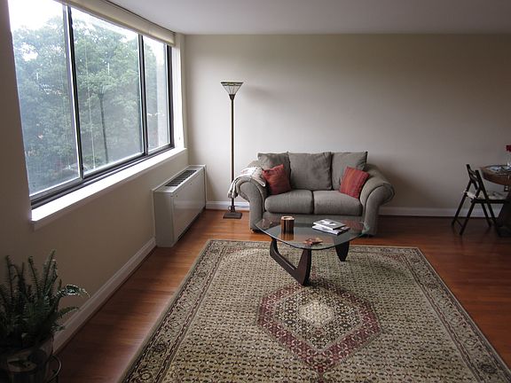 2nd image of 4401 Lee Hwy APT 53