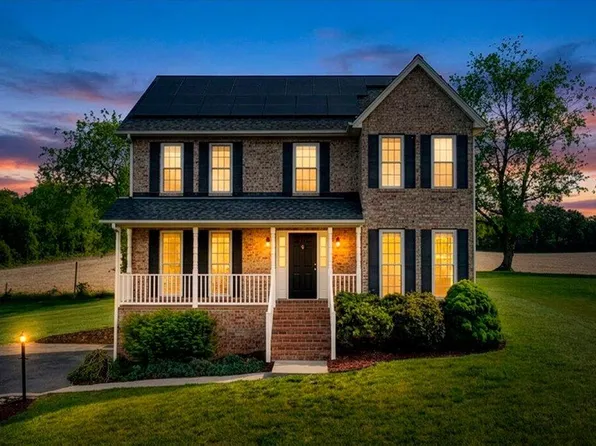 692 Brookfield Ln, Roanoke, VA 24012