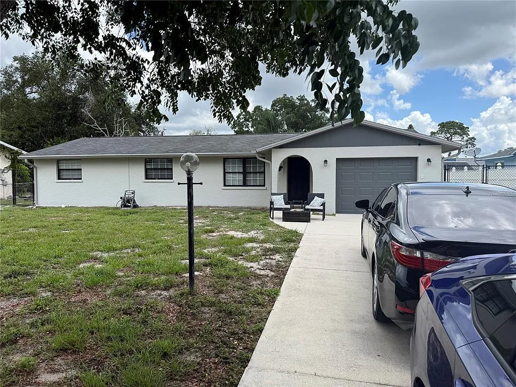 3 bed, 2.0 bath, 1648 sqft, $3,000 — Photo 2