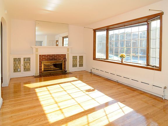 3rd image of 137 Oakdene Ave