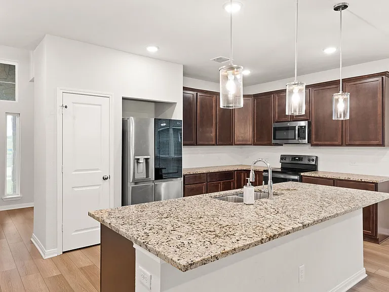 7101 McGregor Loop — Photo 5